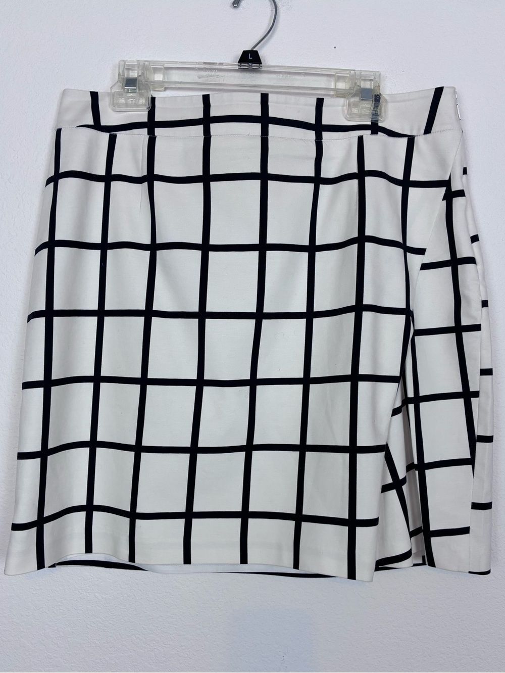 WHBM Unique Pleat White & Black Windowpane Skirt w/front side pleat steps up